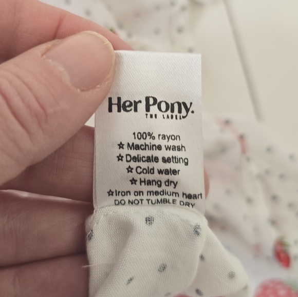 Her Pony the Label Unisex Strawberry Button Front Rayon Shirt Medium - Picture 8 of 10